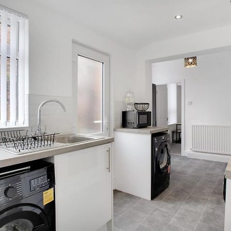 Stunning 4-Bedroom, 2 Bathrooms In Sunderland Sunderland  Bagian luar foto