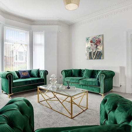 Stunning 4-Bedroom, 2 Bathrooms In Sunderland Sunderland  Bagian luar foto
