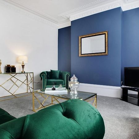 Stunning 4-Bedroom, 2 Bathrooms In Sunderland Sunderland  Bagian luar foto