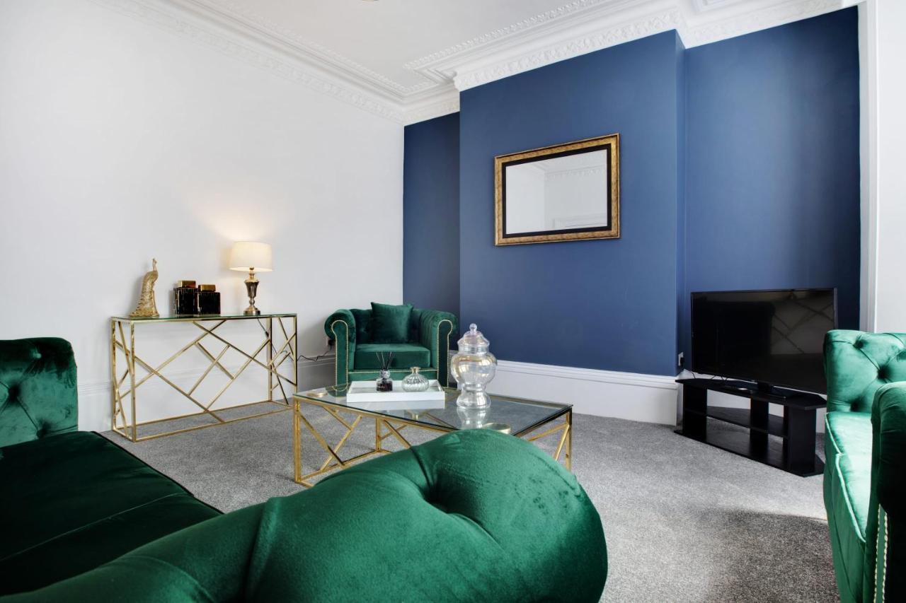 Stunning 4-Bedroom, 2 Bathrooms In Sunderland Sunderland  Bagian luar foto