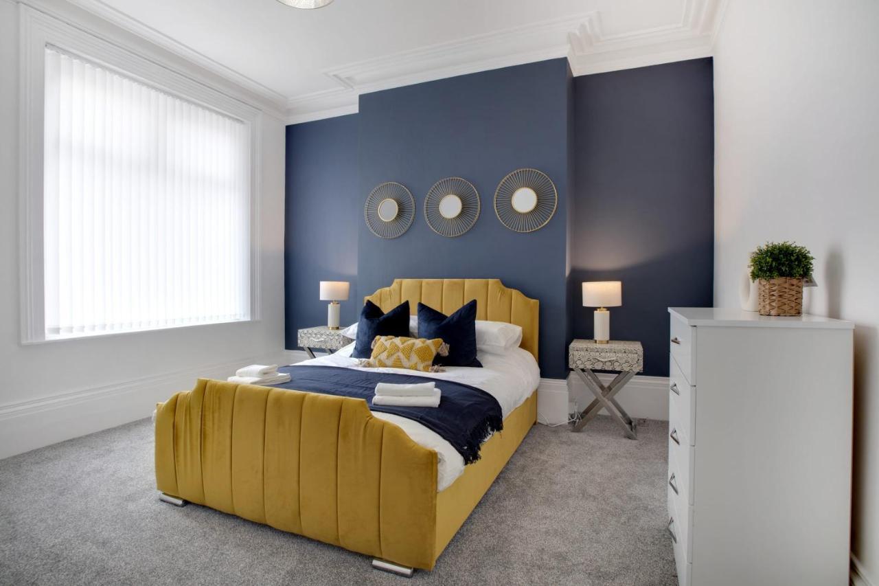 Stunning 4-Bedroom, 2 Bathrooms In Sunderland Sunderland  Bagian luar foto