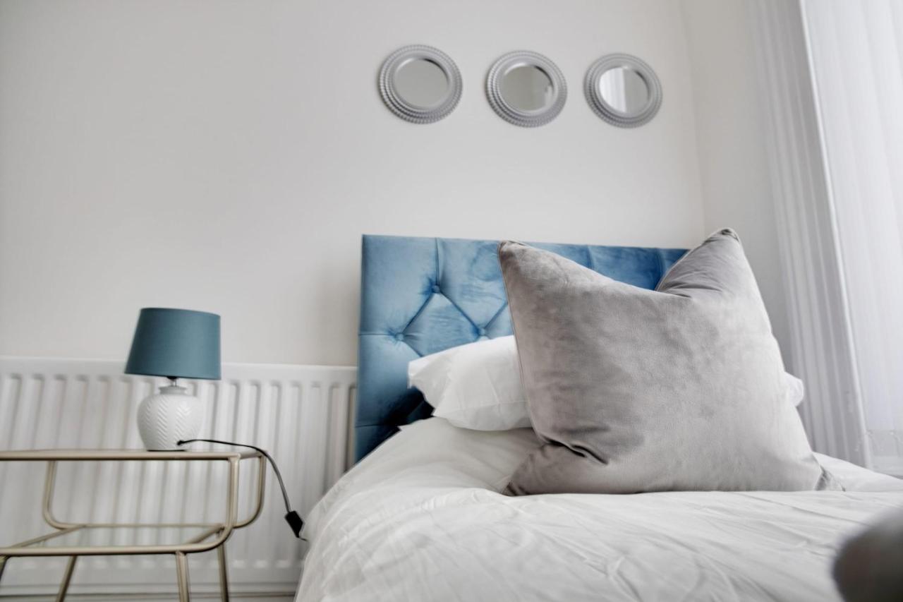 Stunning 4-Bedroom, 2 Bathrooms In Sunderland Sunderland  Bagian luar foto