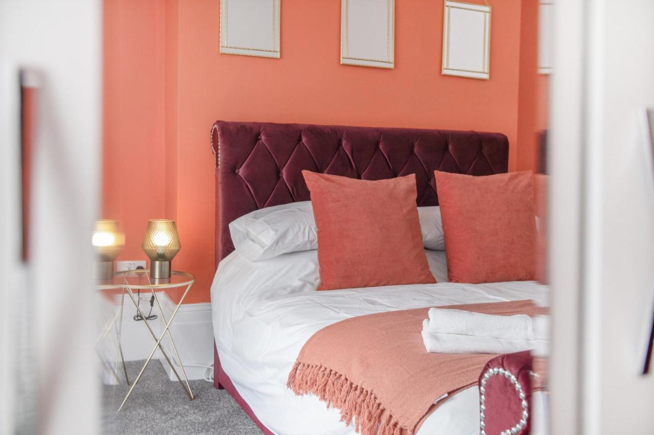 Stunning 4-Bedroom, 2 Bathrooms In Sunderland Sunderland  Bagian luar foto